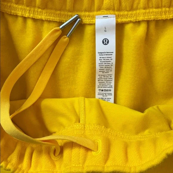 NWT Scuba Mid Rise Oversized Short 3” Trim Women’s Size Large MZYW/WHT - Picture 9 of 9